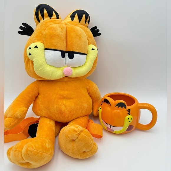Garfield Face Ceramic Mug Nickelodeon and Garfield Figure Plush Backpack